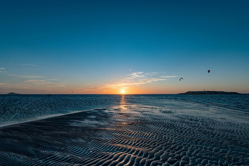 Kitesurf & Wingfoil Lessons