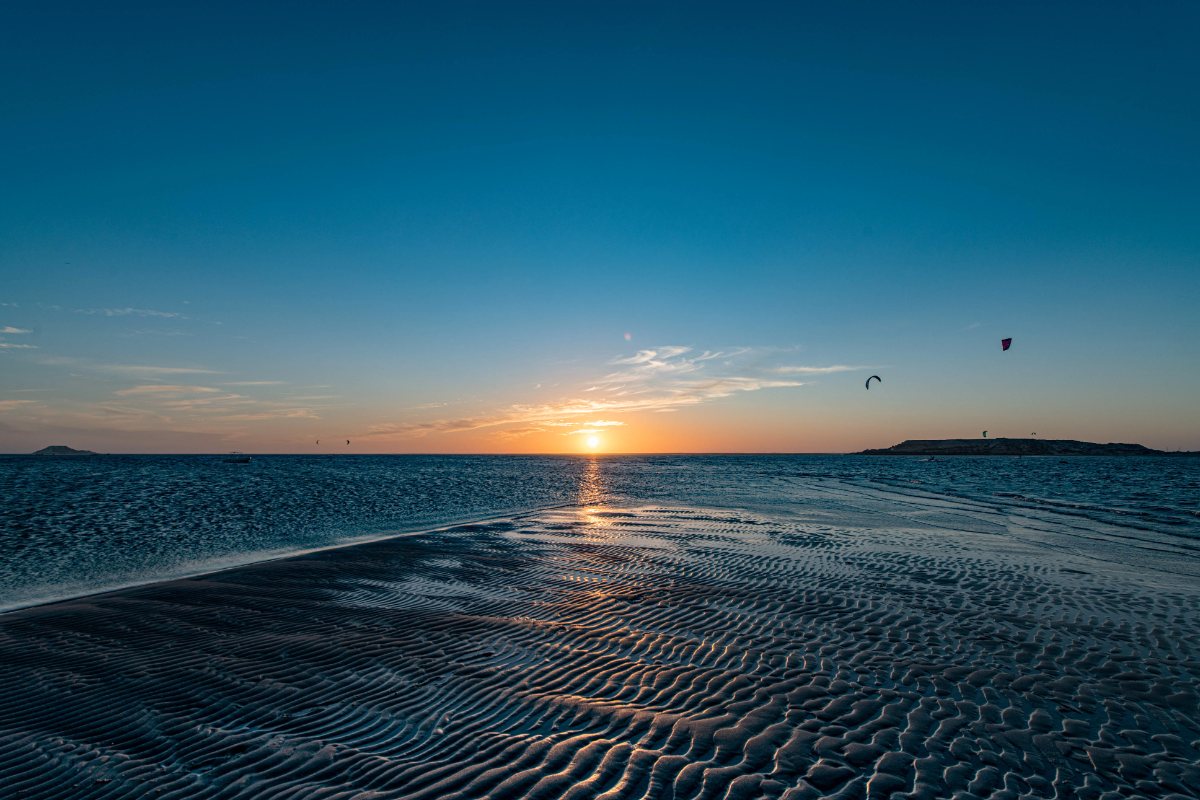 Kitesurf & Wingfoil Lessons