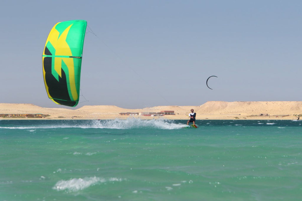 Kitesurf & Wingfoil Lessons